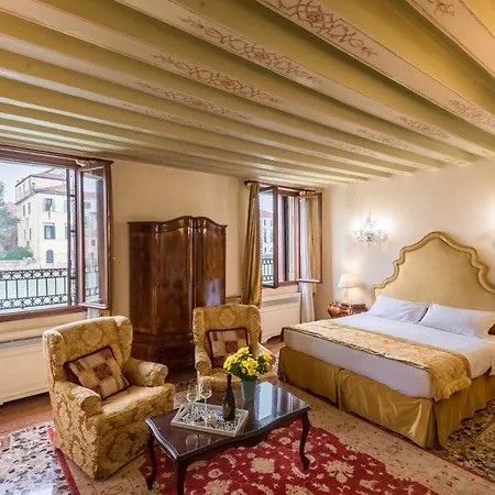 Ca' Dei Cuori On The Grand Canal *