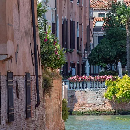 Ca' Dei Cuori On The Grand Canal *