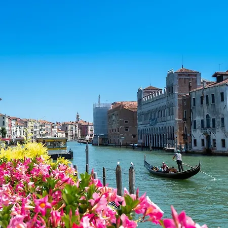 Ca' Dei Cuori On The Grand Canal *