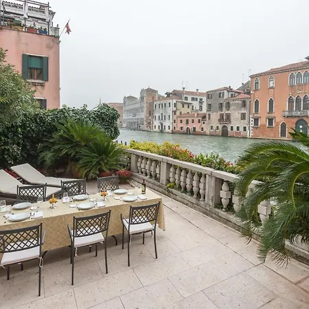 Ca' Dei Cuori On The Grand Canal *